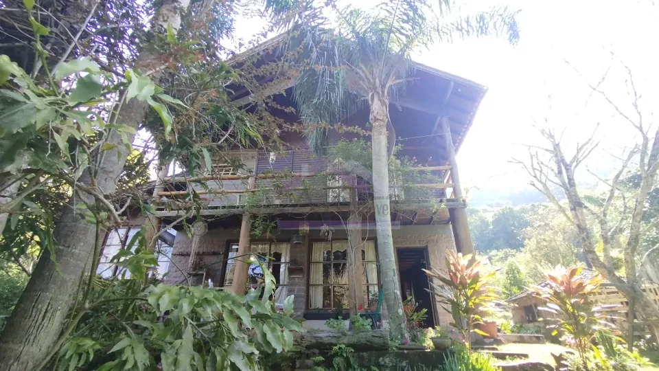 Sítio com riacho e casa enxaimel à venda em Picada Café na Serra Gaúcha
