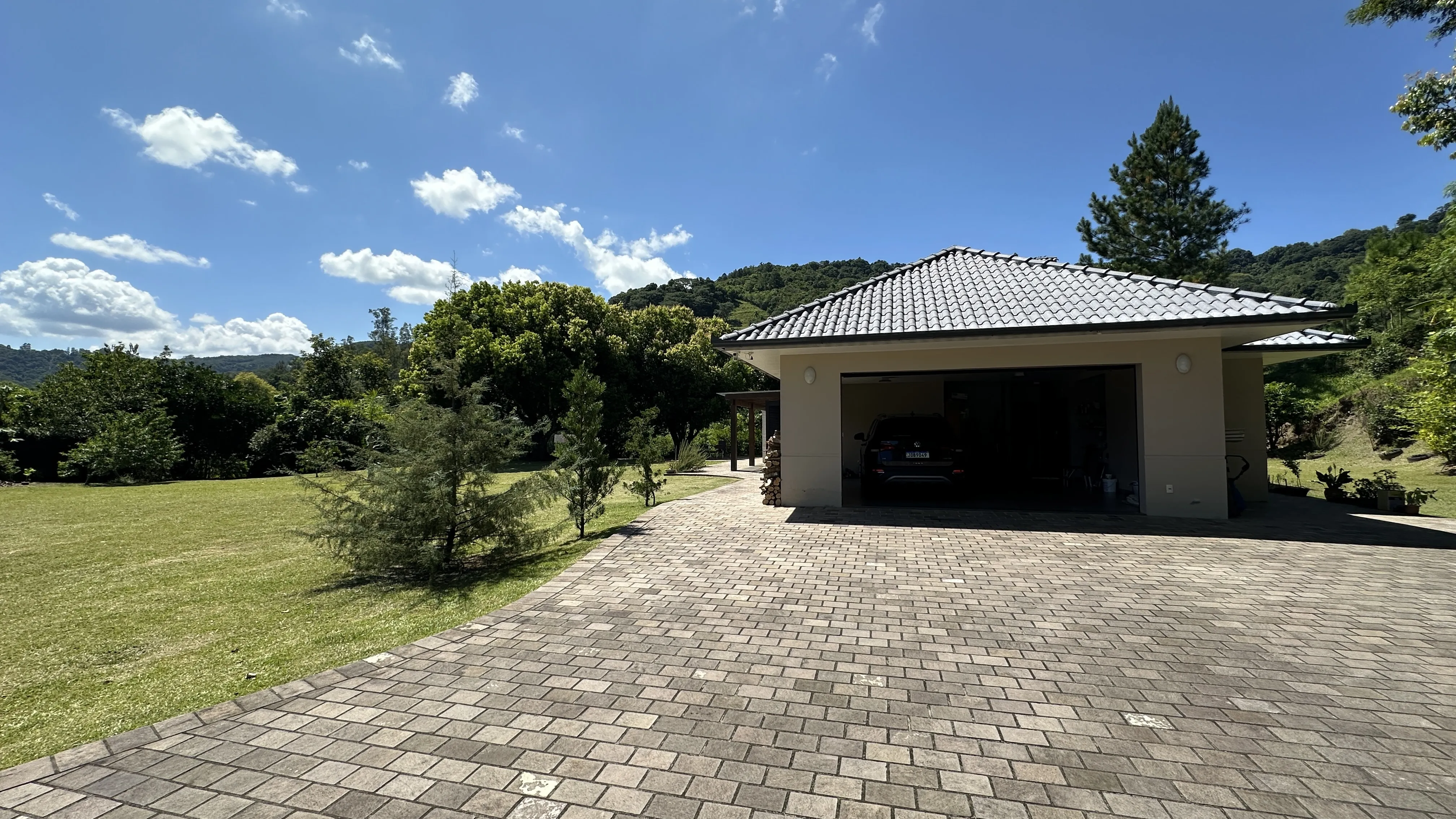 Casa de alto padrão com amplo terreno à venda na Serra Gaúcha