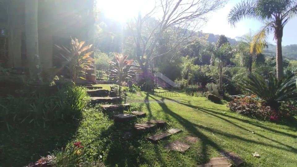 Sítio com riacho e casa enxaimel à venda em Picada Café na Serra Gaúcha