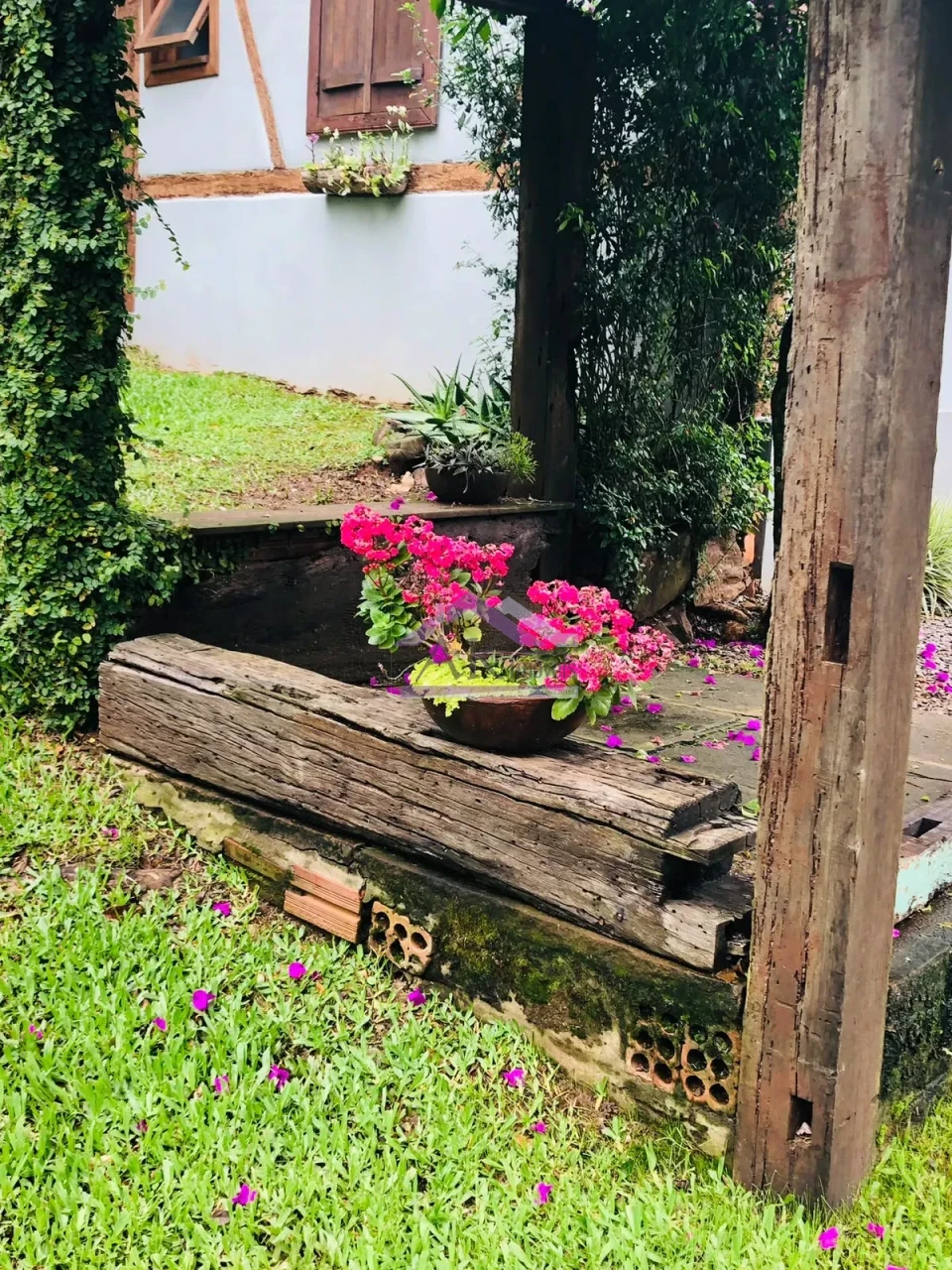Imagens do imóveis Excelente sítio com casa enxaimel e açude à venda em Picada Café na Serra Gaúcha