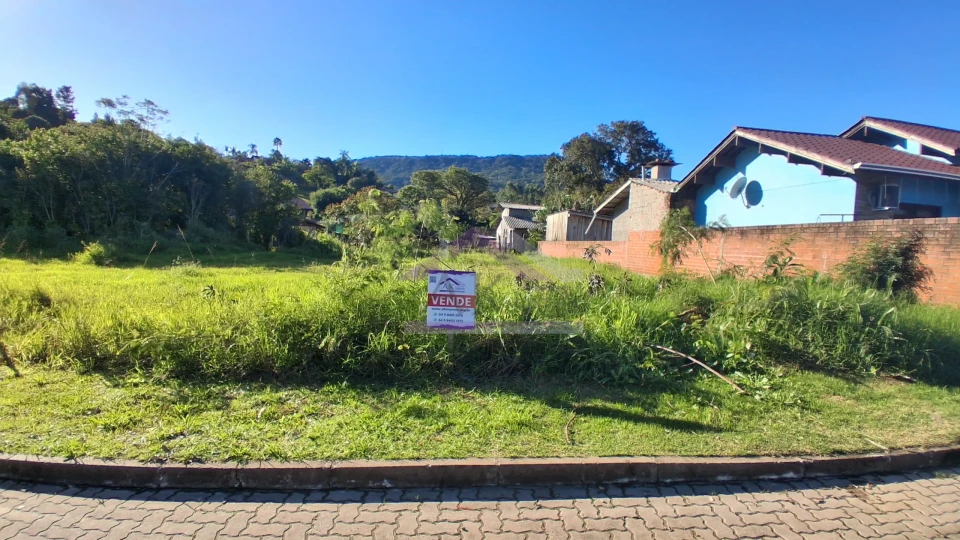 Terreno plano com 414m² à venda no Centro de Picada Café, na Serra Gaúcha