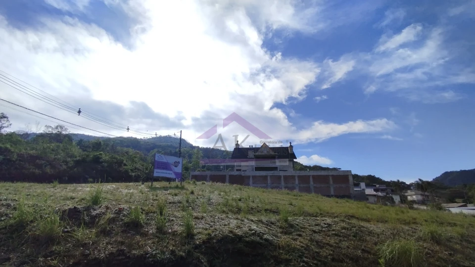 Imagens do imóveis Amplo terreno de esquina à venda no centro da cidade de Picada Café na Serra Gaúcha
