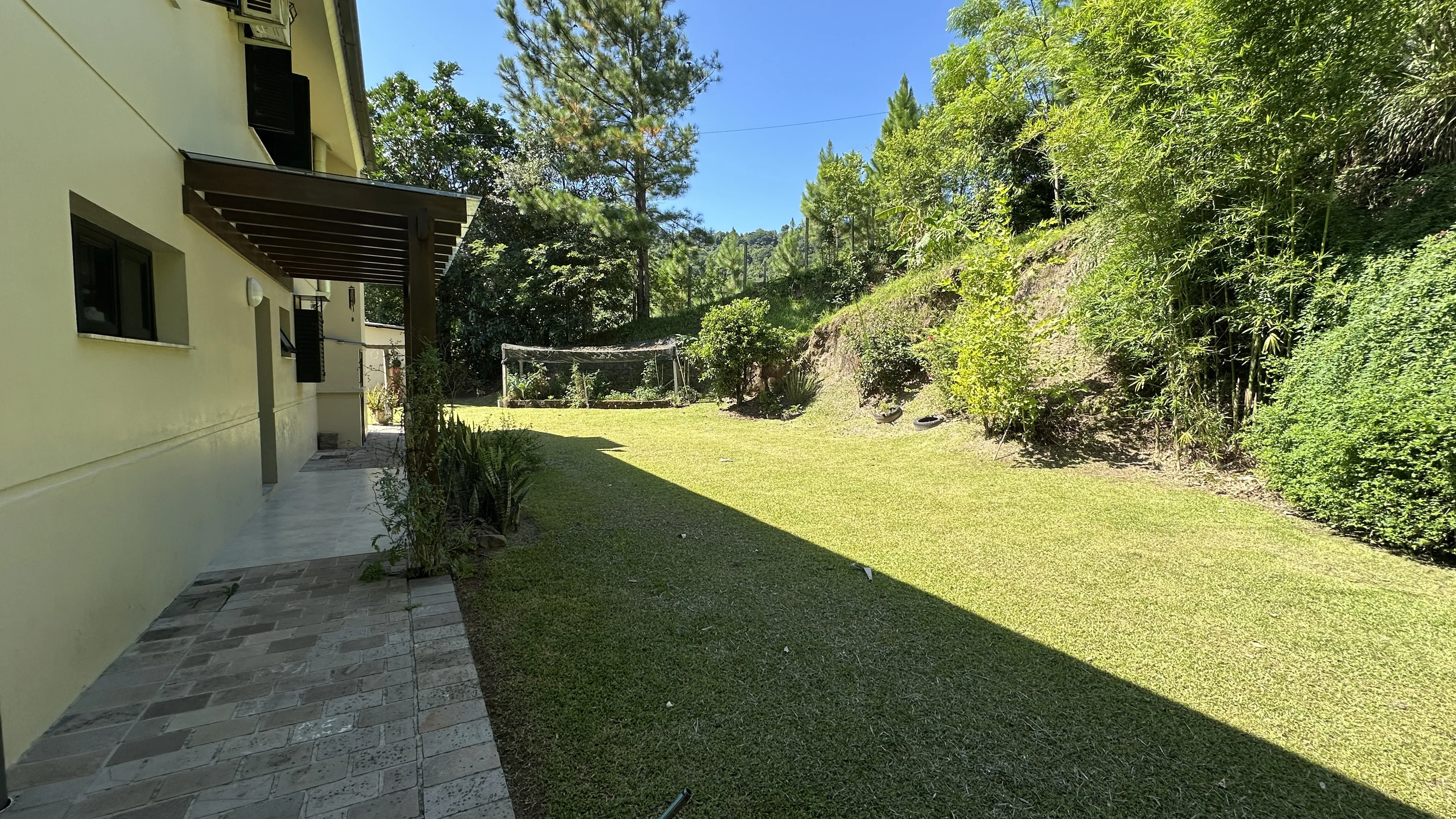 Casa de alto padrão com amplo terreno à venda na Serra Gaúcha