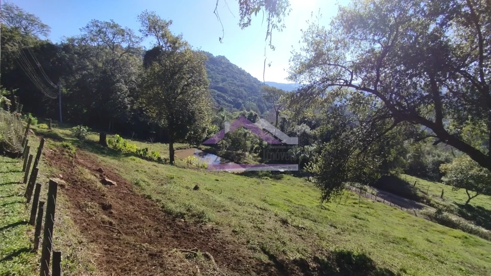 Imagens do imóveis Excelente sítio com casa enxaimel e açude à venda em Picada Café na Serra Gaúcha