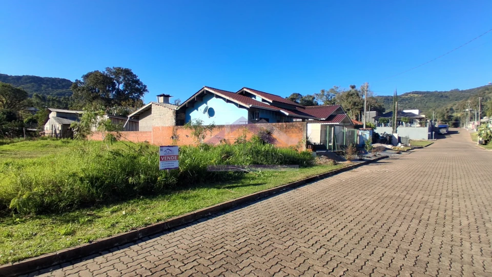 Terreno plano com 414m² à venda no Centro de Picada Café, na Serra Gaúcha