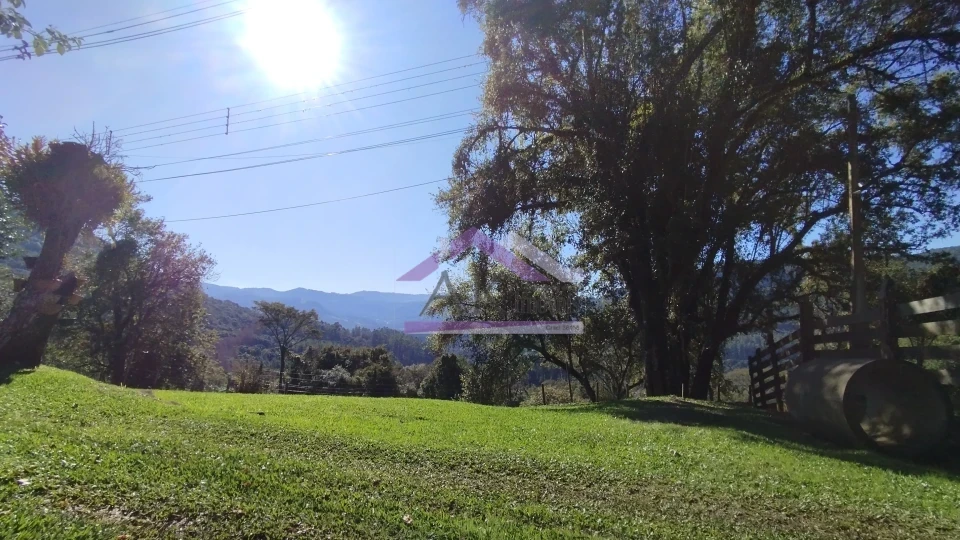 Imagens do imóveis Excelente sítio com casa enxaimel e açude à venda em Picada Café na Serra Gaúcha