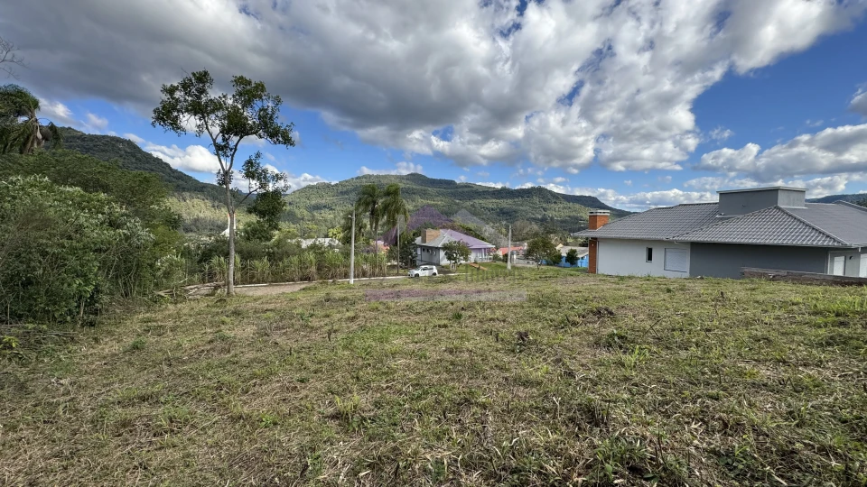 Imagens do imóveis Amplo terreno com linda paisagem à venda em Picada Café na Serra Gaúcha