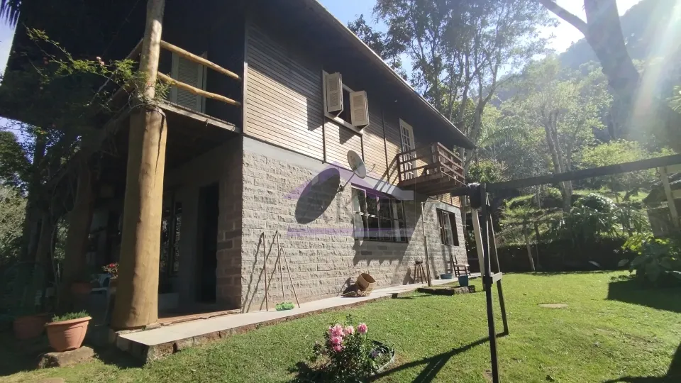 Sítio com riacho e casa enxaimel à venda em Picada Café na Serra Gaúcha