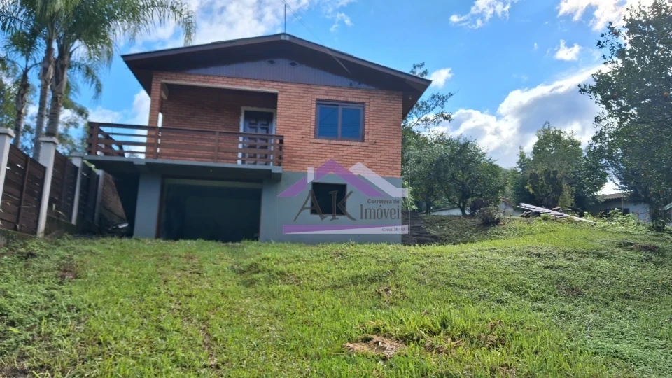 Casa com 3 quartos para locação, localizada as margens da BR-116, em Picada Café, na Serra Gaúcha