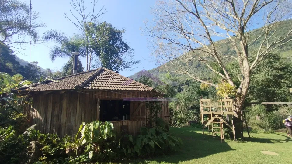 Sítio com riacho e casa enxaimel à venda em Picada Café na Serra Gaúcha