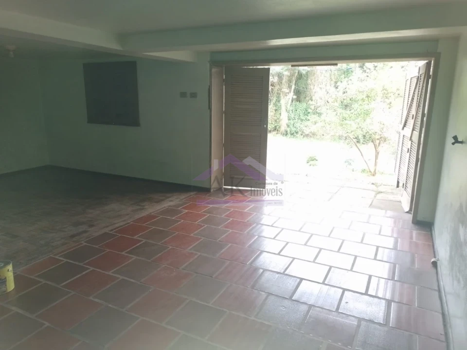 Casa com 3 quartos para locação, localizada as margens da BR-116, em Picada Café, na Serra Gaúcha
