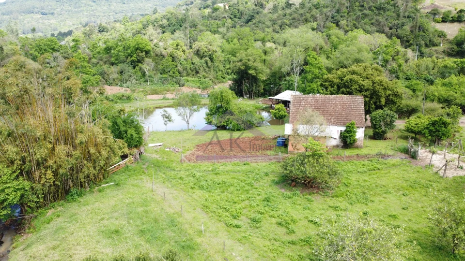 Sítio com riacho e casa enxaimel à venda em Picada Café na Serra Gaúcha