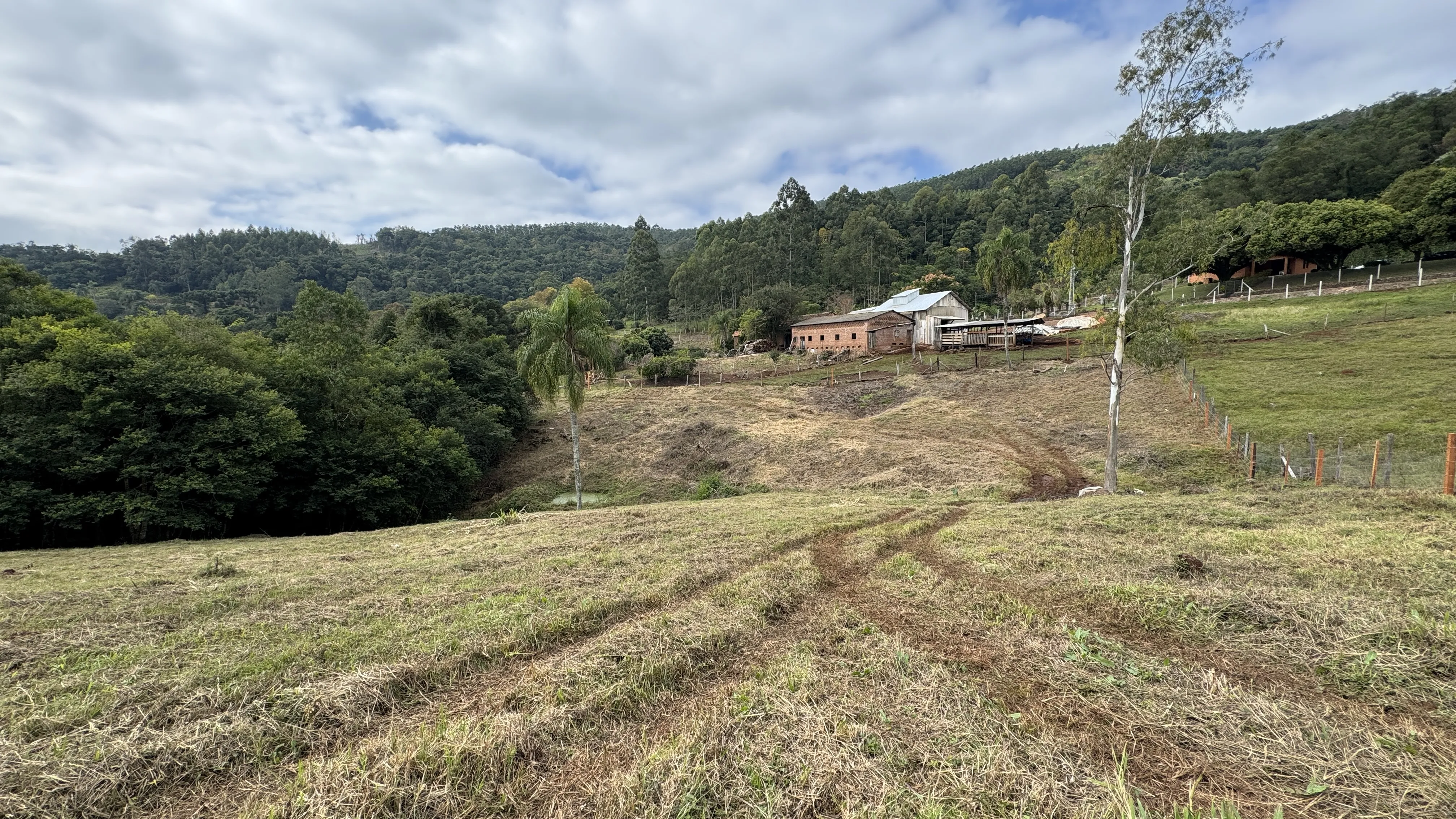 Área de terra com riacho à venda em Morro Reuter-RS