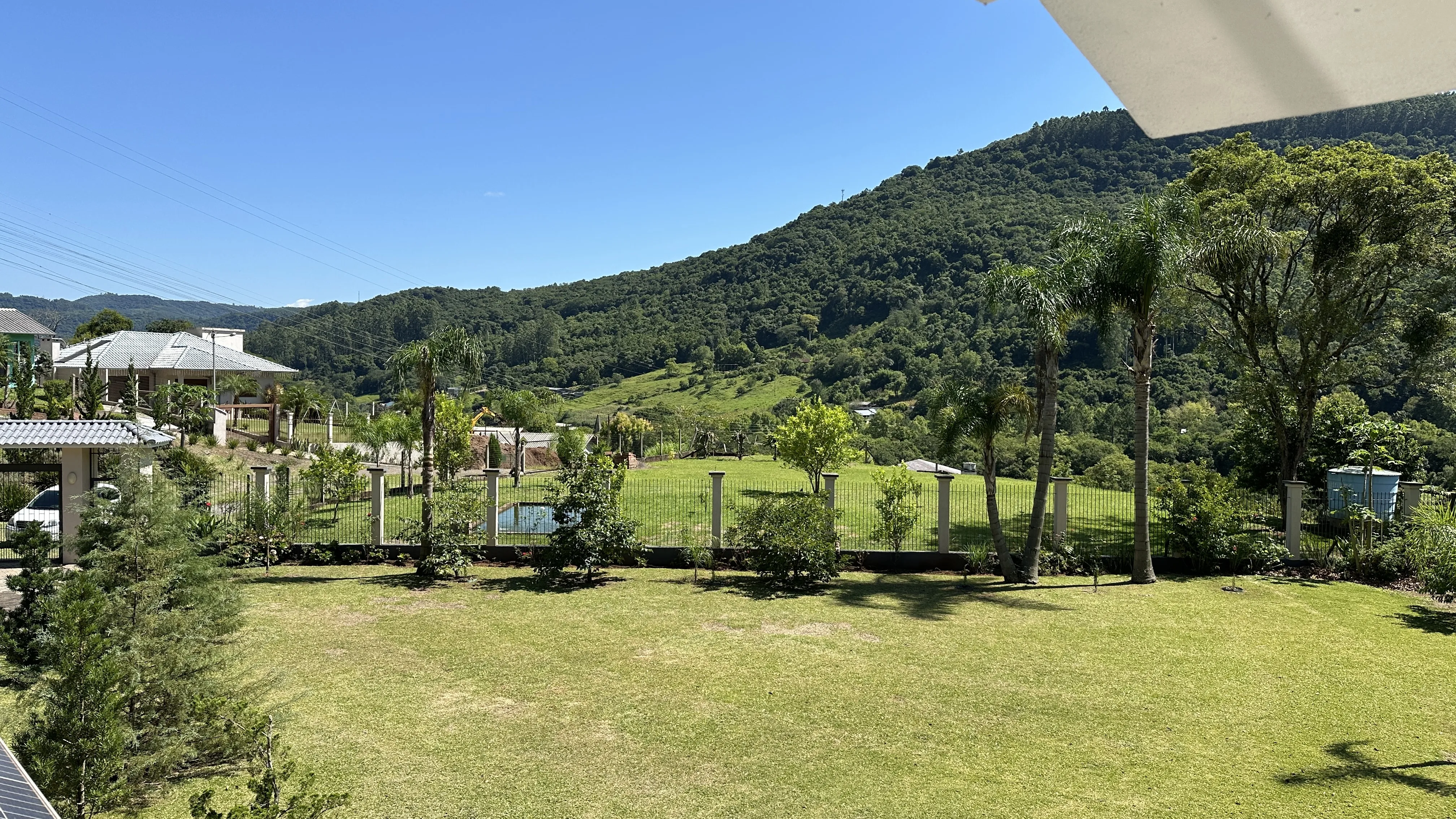Casa de alto padrão com amplo terreno à venda na Serra Gaúcha
