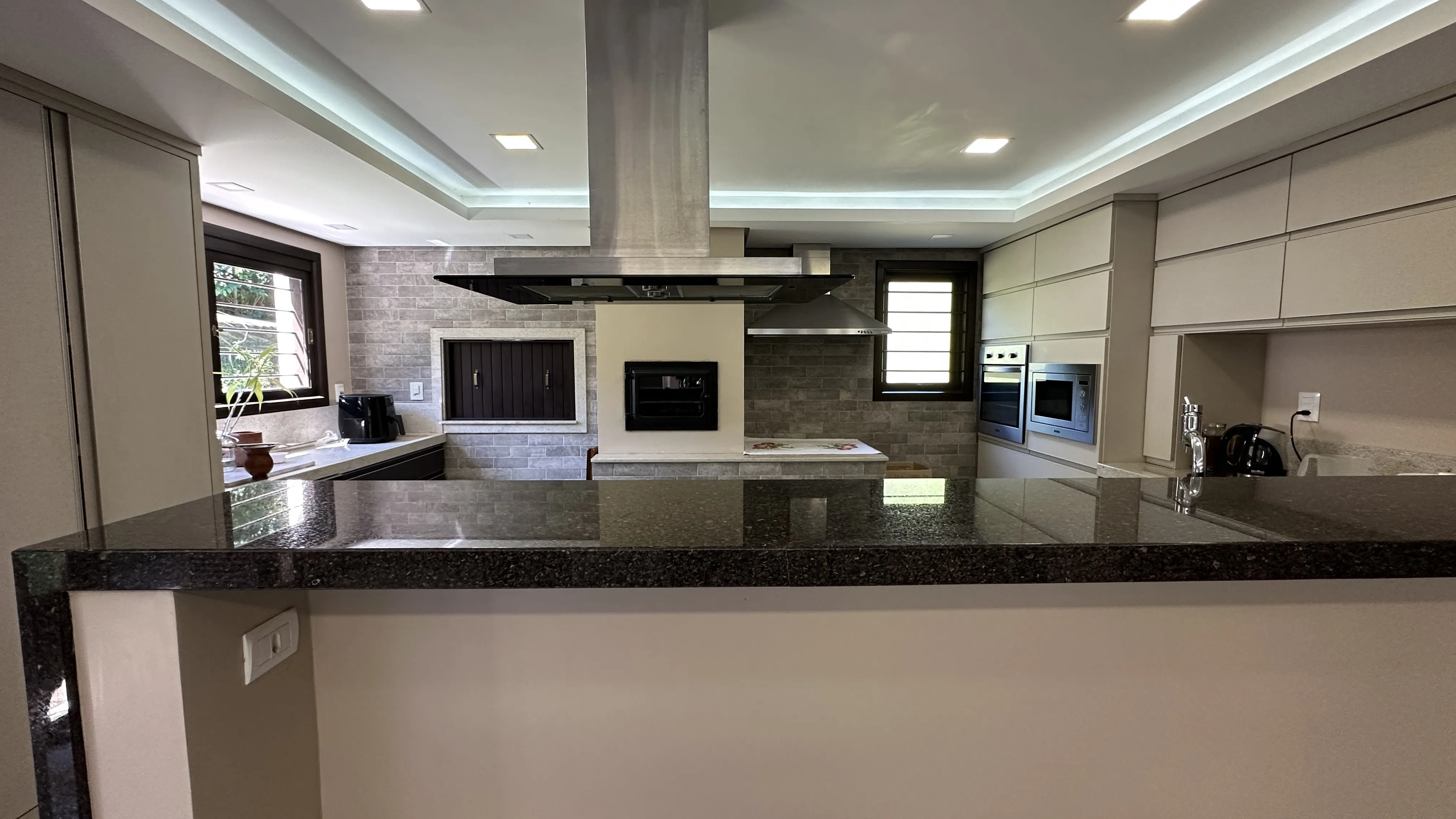 Casa de alto padrão com amplo terreno à venda na Serra Gaúcha