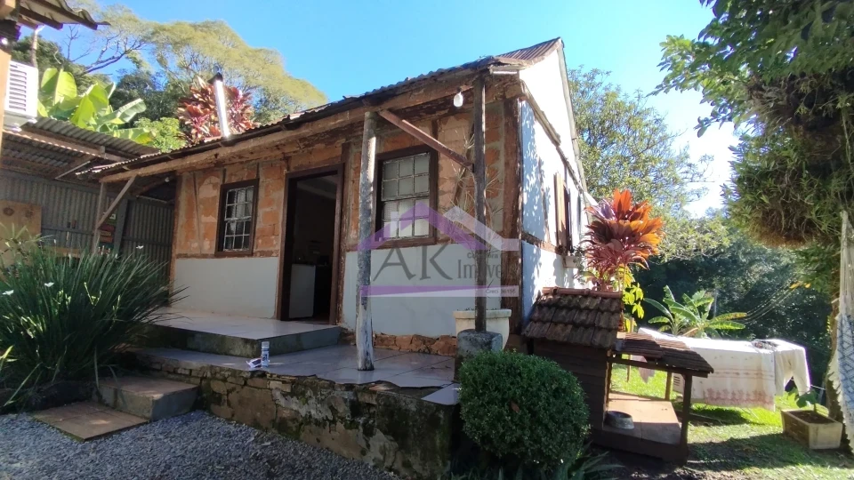Imagens do imóveis Excelente sítio com casa enxaimel e açude à venda em Picada Café na Serra Gaúcha