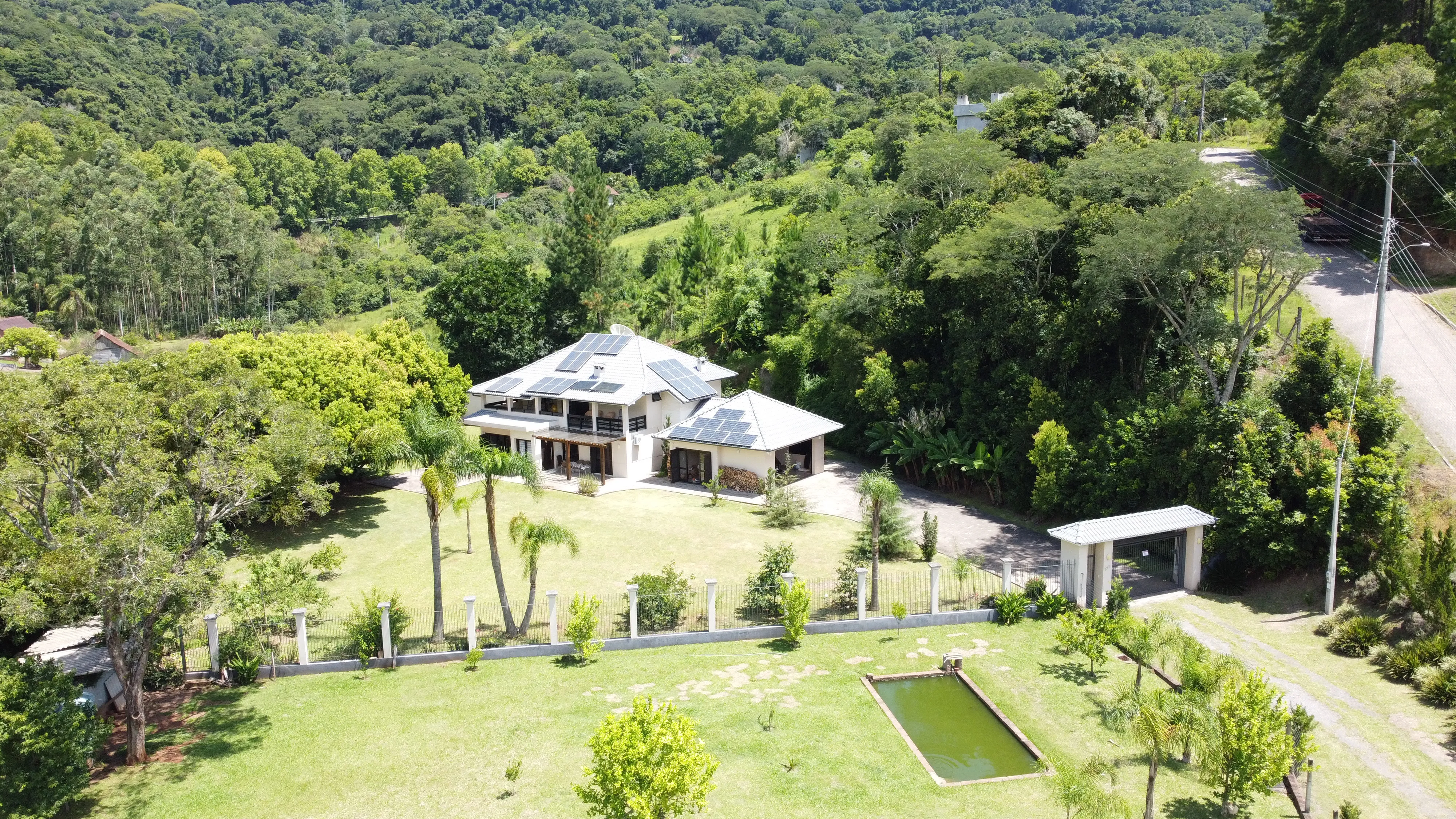 Imagens do imóveis Casa de alto padrão com amplo terreno à venda na Serra Gaúcha