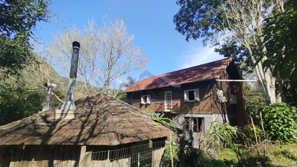 Sítio com riacho e casa enxaimel à venda em Picada Café na Serra Gaúcha