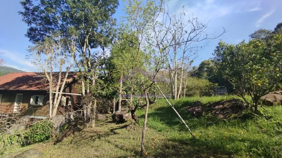Sítio com riacho e casa enxaimel à venda em Picada Café na Serra Gaúcha
