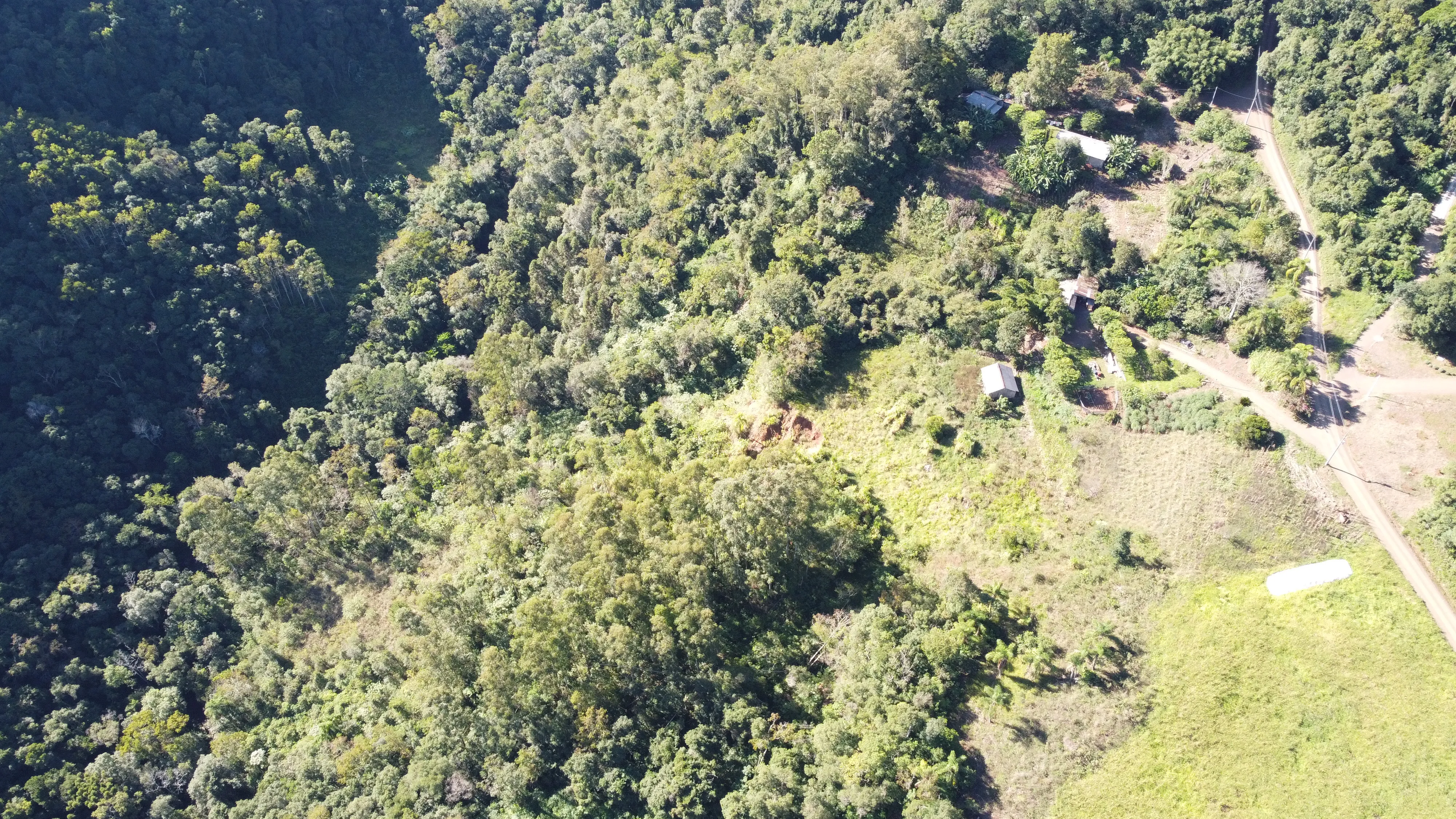 Área de terras com fundos para riacho à venda em Picada Café na Serra Gaúcha