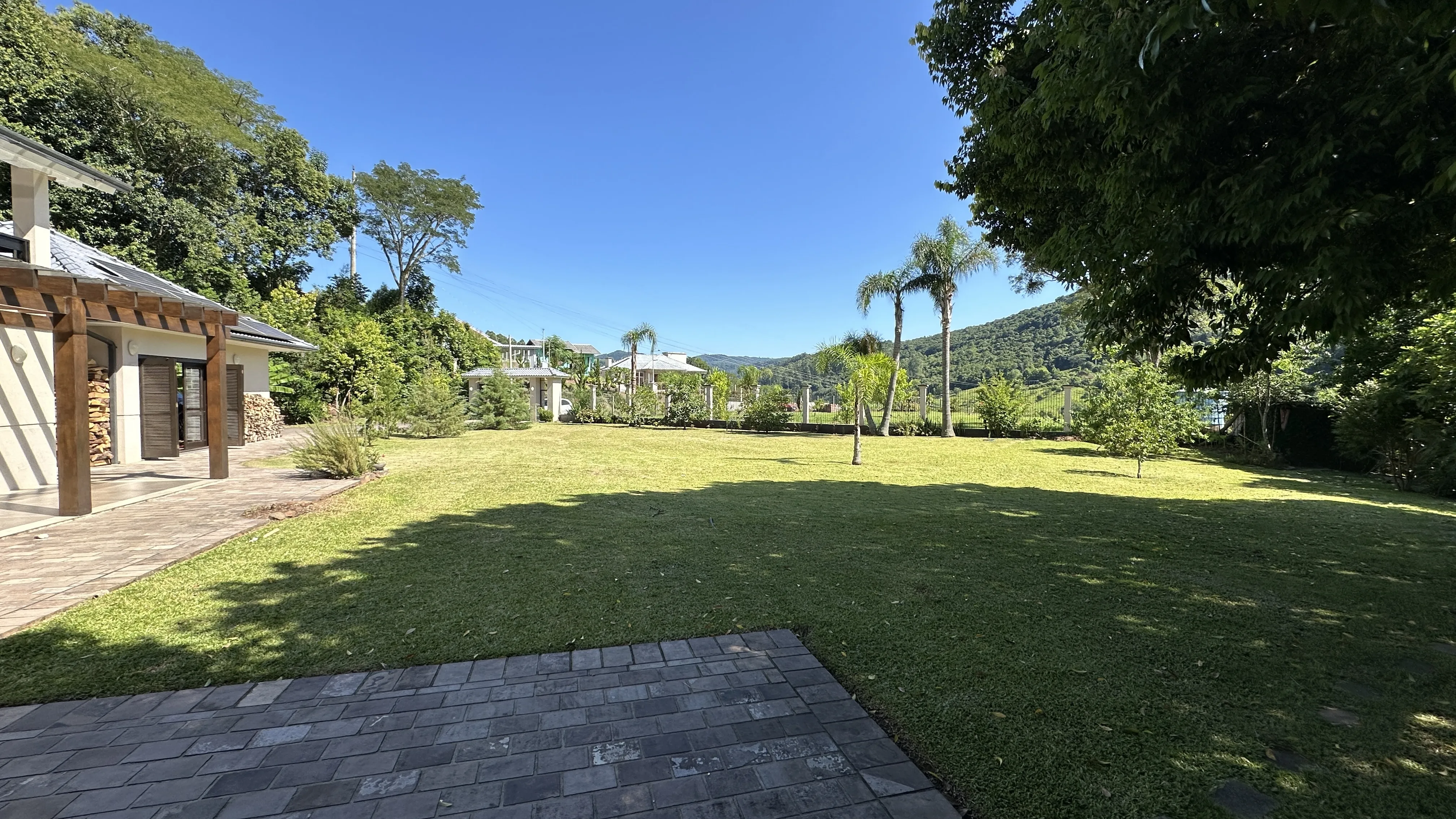 Casa de alto padrão com amplo terreno à venda na Serra Gaúcha