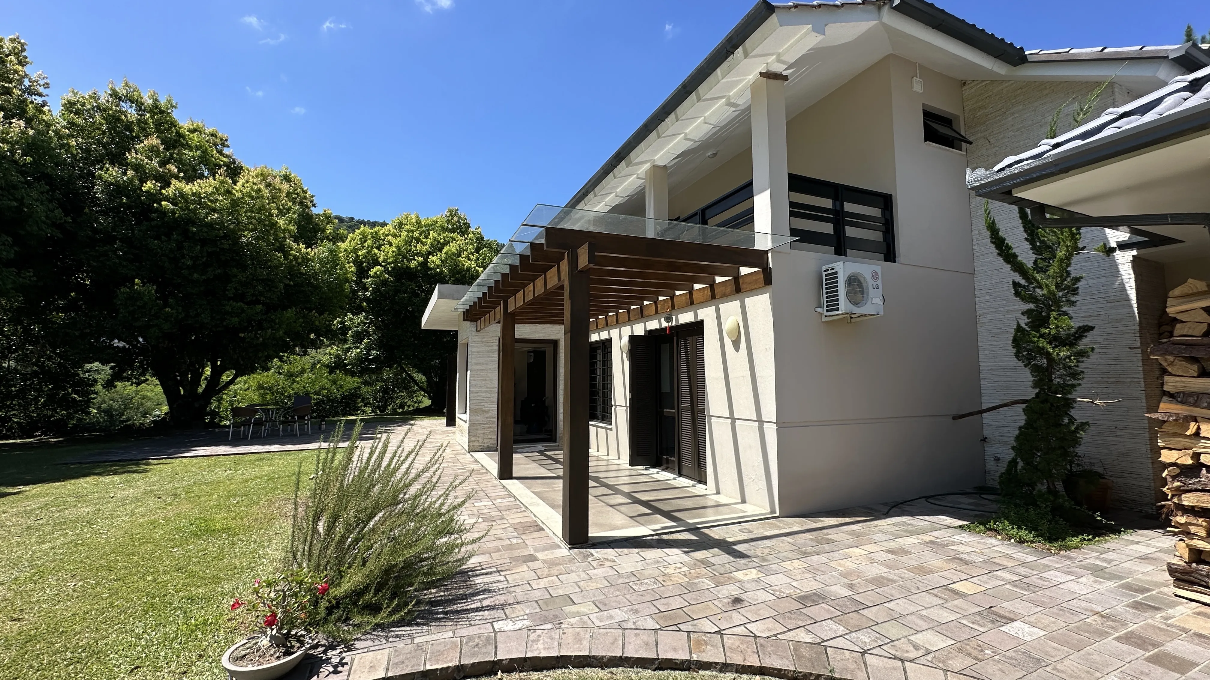 Casa de alto padrão com amplo terreno à venda na Serra Gaúcha