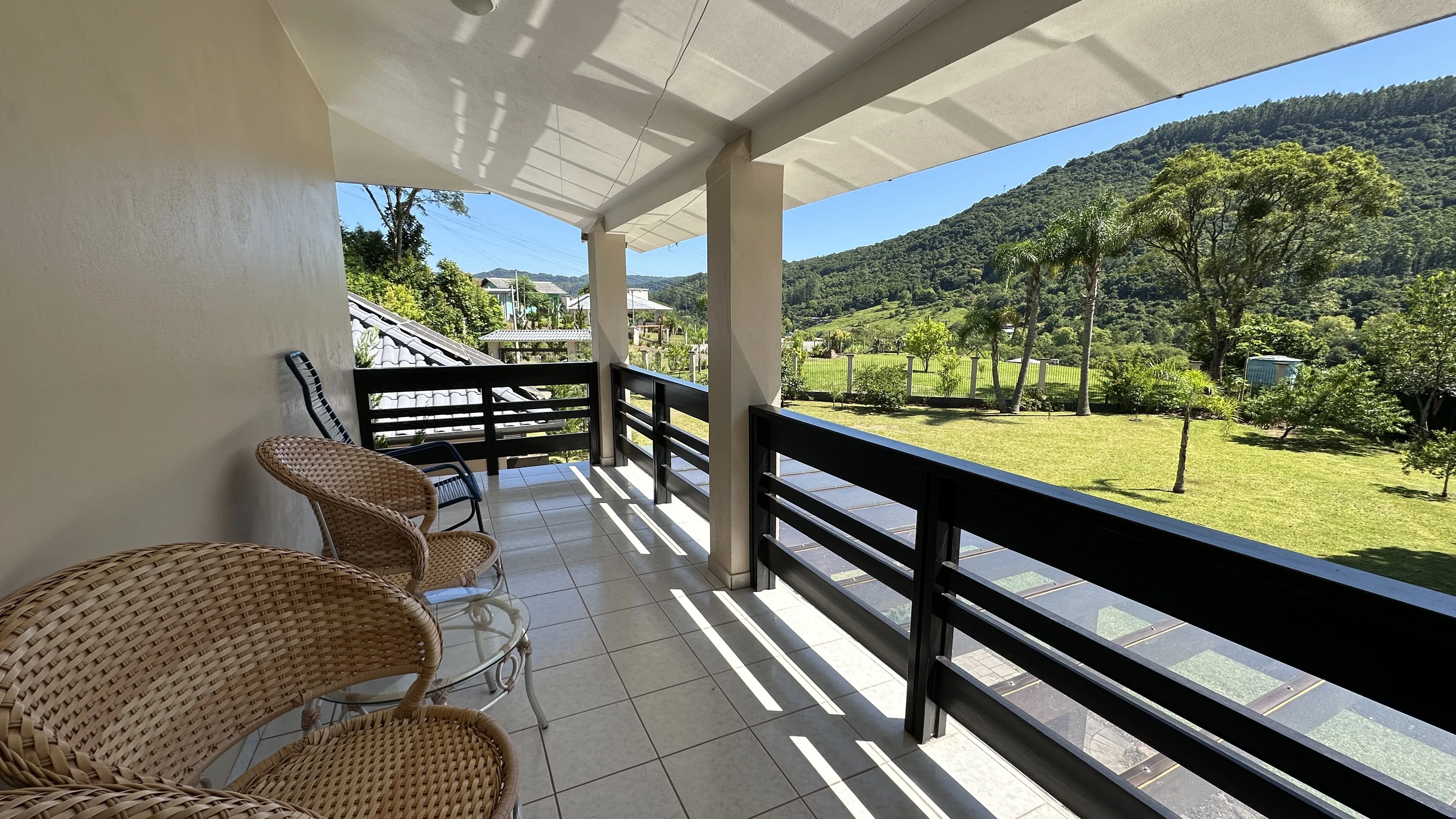 Casa de alto padrão com amplo terreno à venda na Serra Gaúcha