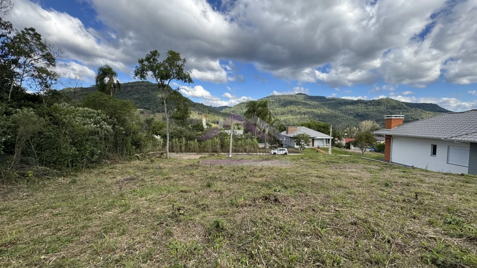 Imagens do imóveis Amplo terreno com linda paisagem à venda em Picada Café na Serra Gaúcha
