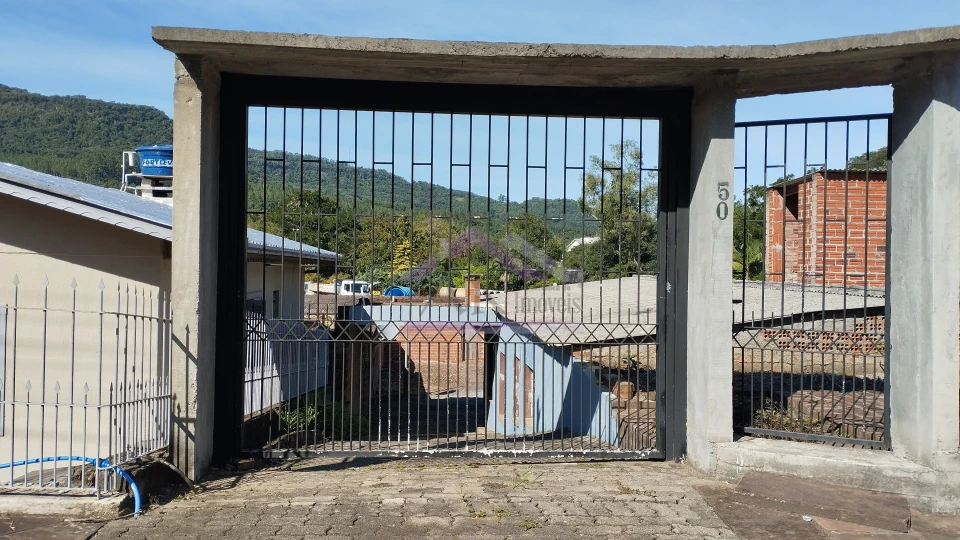 Excelente casa à venda no centro de Picada Café na Serra Gaúcha