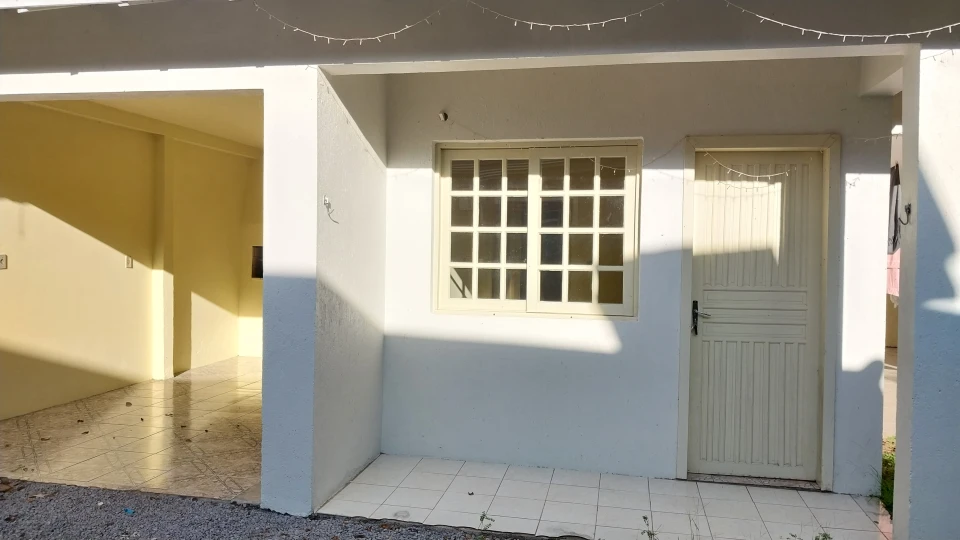 Sobrado com dois quartos localizado no Bairro Joaneta