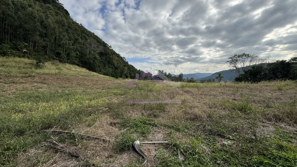 Área de terra com vista e açude à venda em Picada Café na Serra Gaúcha