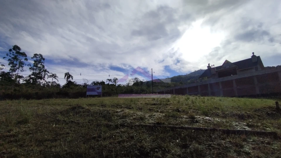 Imagens do imóveis Amplo terreno de esquina à venda no centro da cidade de Picada Café na Serra Gaúcha