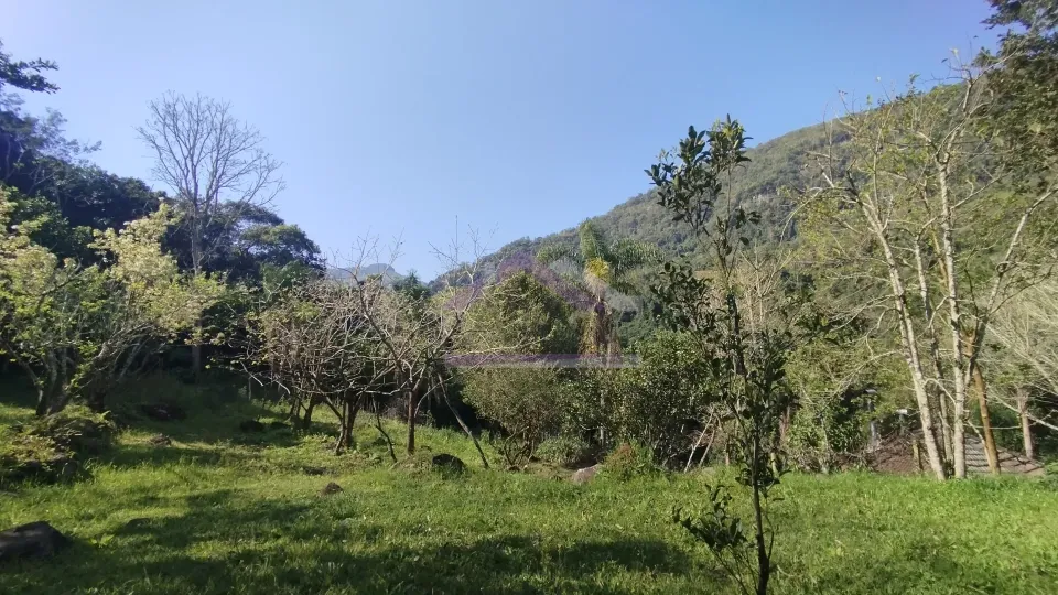 Sítio com riacho e casa enxaimel à venda em Picada Café na Serra Gaúcha