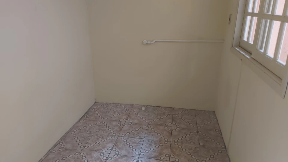 Sobrado com dois quartos localizado no Bairro Joaneta