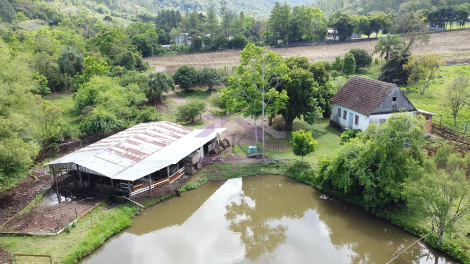 Sítio com riacho e casa enxaimel à venda em Picada Café na Serra Gaúcha