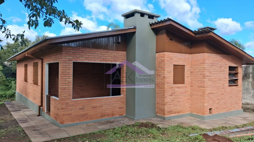 Casa com 3 quartos para locação, localizada as margens da BR-116, em Picada Café, na Serra Gaúcha