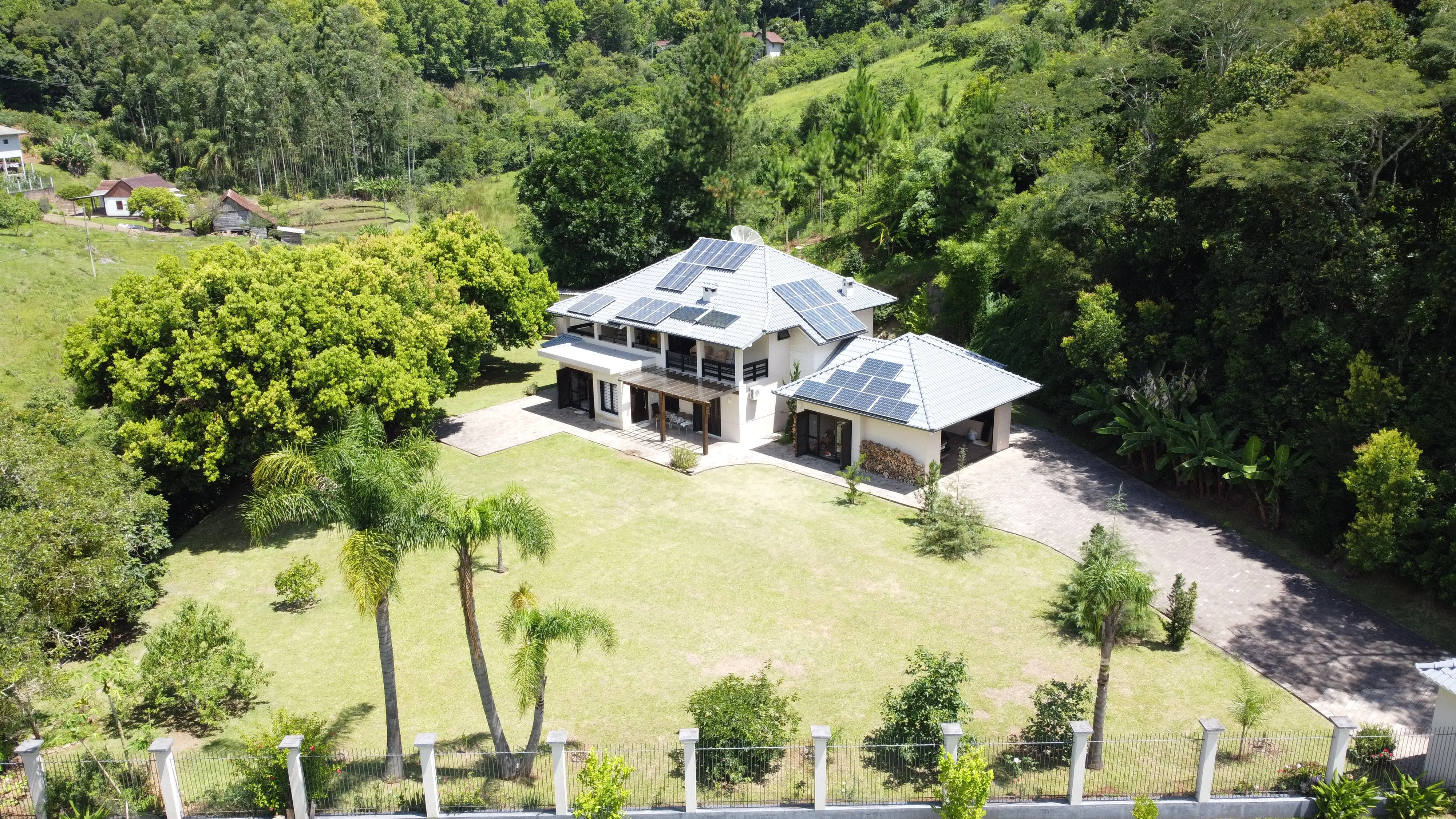 Imagens do imóveis Casa de alto padrão com amplo terreno à venda na Serra Gaúcha
