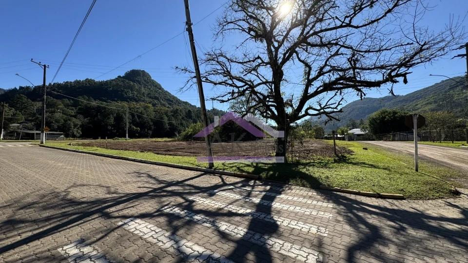 Imagens do imóveis Amplo terreno de esquina à venda em Picada Café na Serra Gaúcha