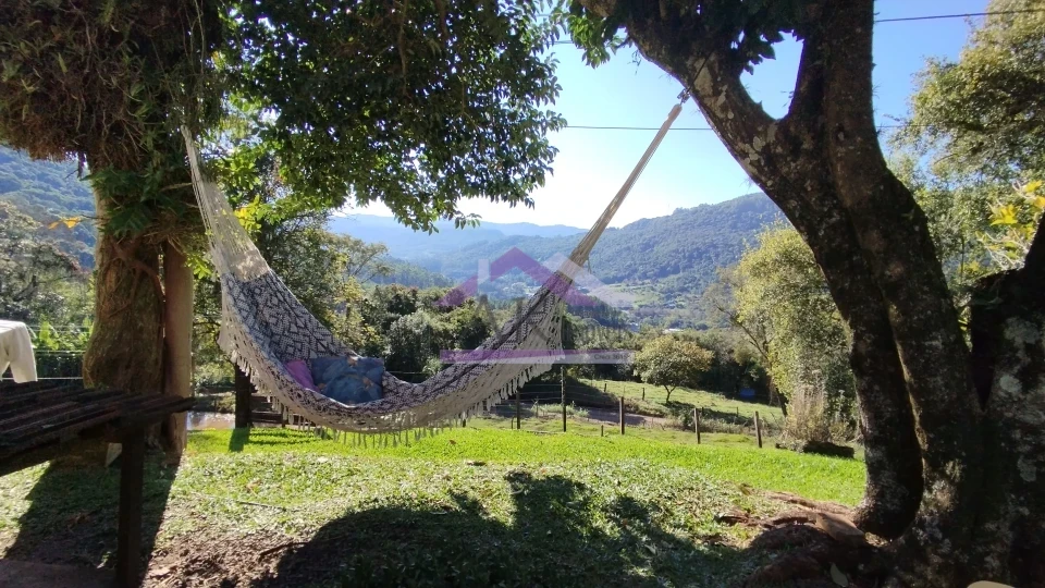 Imagens do imóveis Excelente sítio com casa enxaimel e açude à venda em Picada Café na Serra Gaúcha