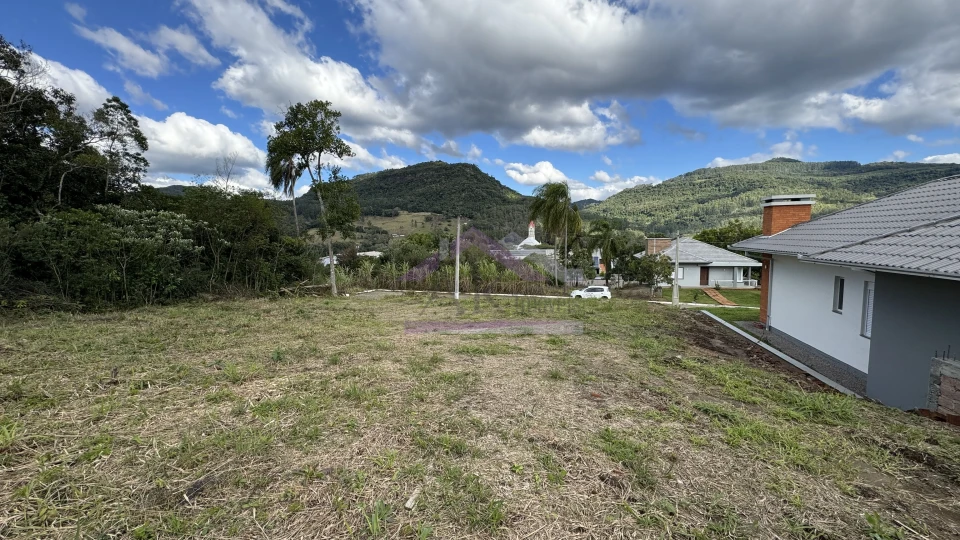 Imagens do imóveis Amplo terreno com linda paisagem à venda em Picada Café na Serra Gaúcha