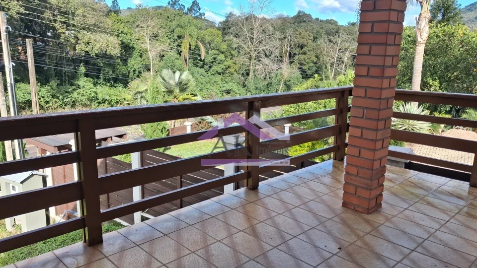 Casa com 3 quartos para locação, localizada as margens da BR-116, em Picada Café, na Serra Gaúcha