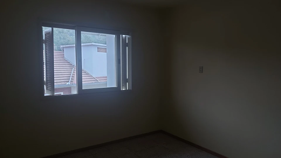 Sobrado com dois quartos localizado no Bairro Joaneta