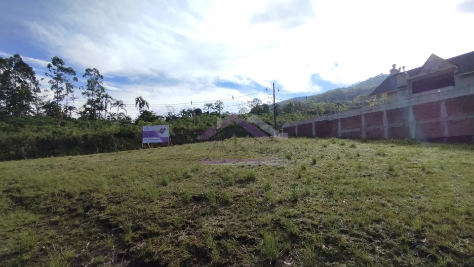 Imagens do imóveis Amplo terreno de esquina à venda no centro da cidade de Picada Café na Serra Gaúcha