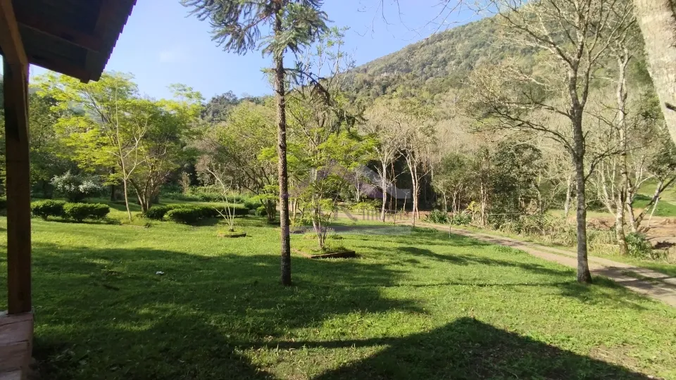 Sítio com riacho e casa enxaimel à venda em Picada Café na Serra Gaúcha