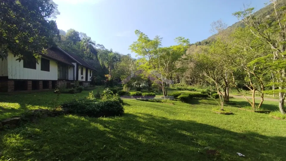 Sítio com riacho e casa enxaimel à venda em Picada Café na Serra Gaúcha