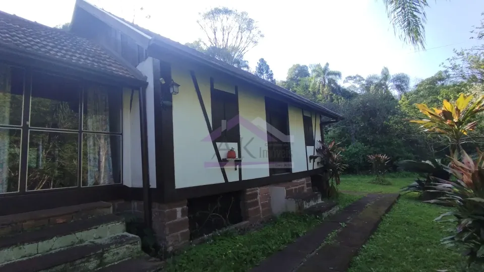 Sítio com riacho e casa enxaimel à venda em Picada Café na Serra Gaúcha