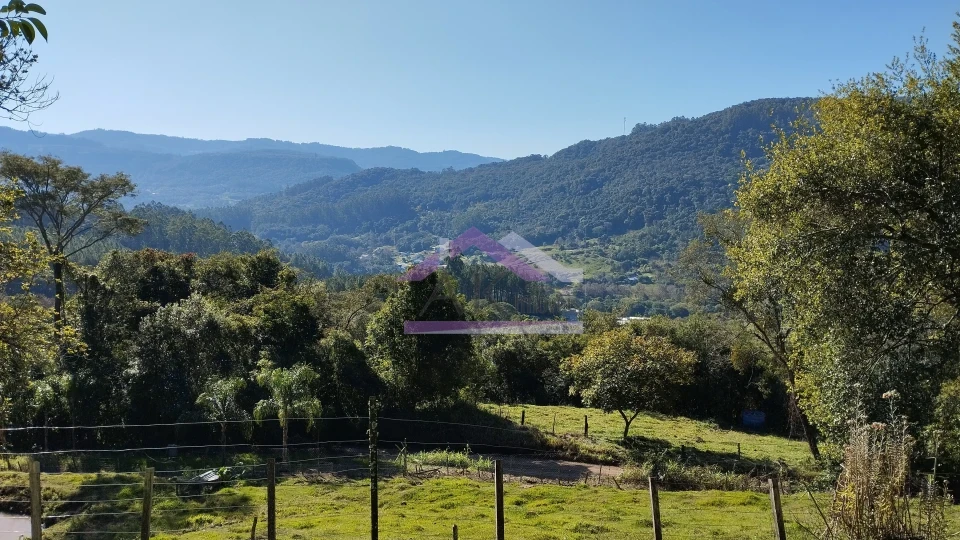 Imagens do imóveis Excelente sítio com casa enxaimel e açude à venda em Picada Café na Serra Gaúcha