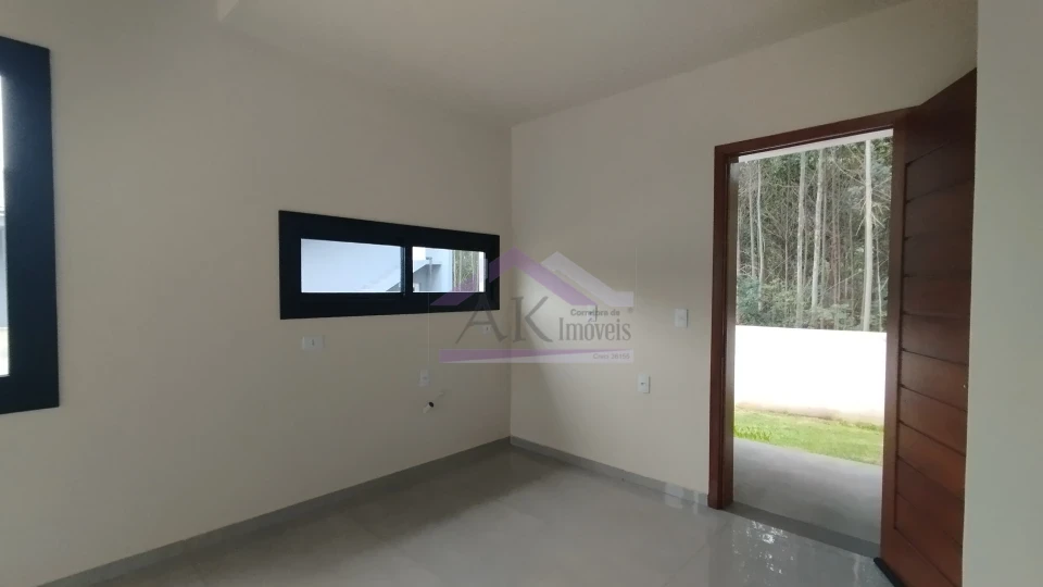 Excelente  casa a venda no centro de presidente Lucena.