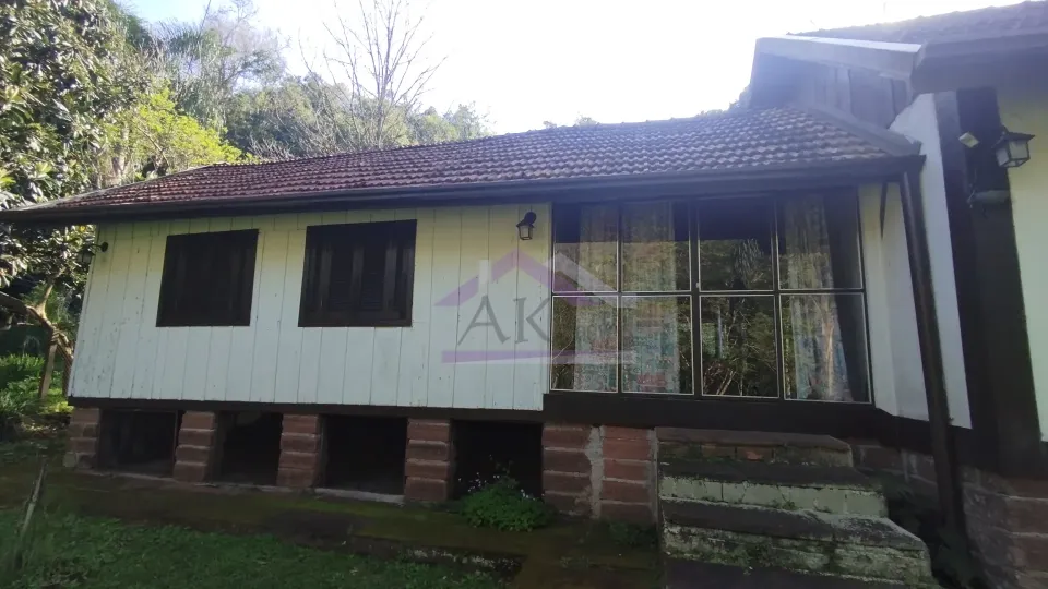 Sítio com riacho e casa enxaimel à venda em Picada Café na Serra Gaúcha