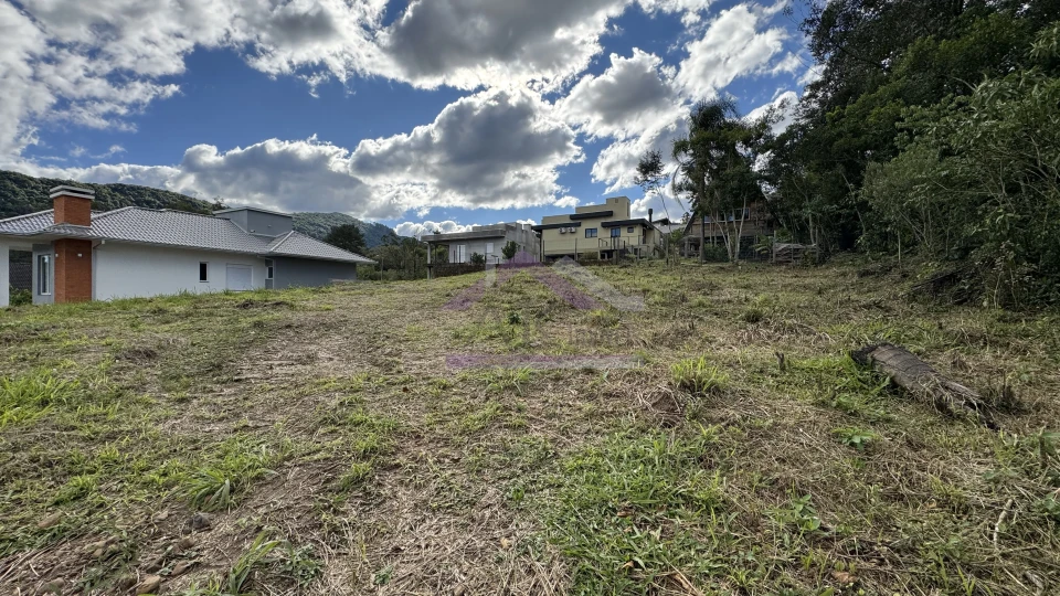 Imagens do imóveis Amplo terreno com linda paisagem à venda em Picada Café na Serra Gaúcha